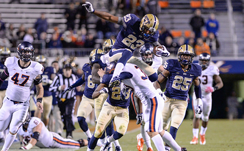 Voytik Leads Pitt Over VA Tech, 21-16